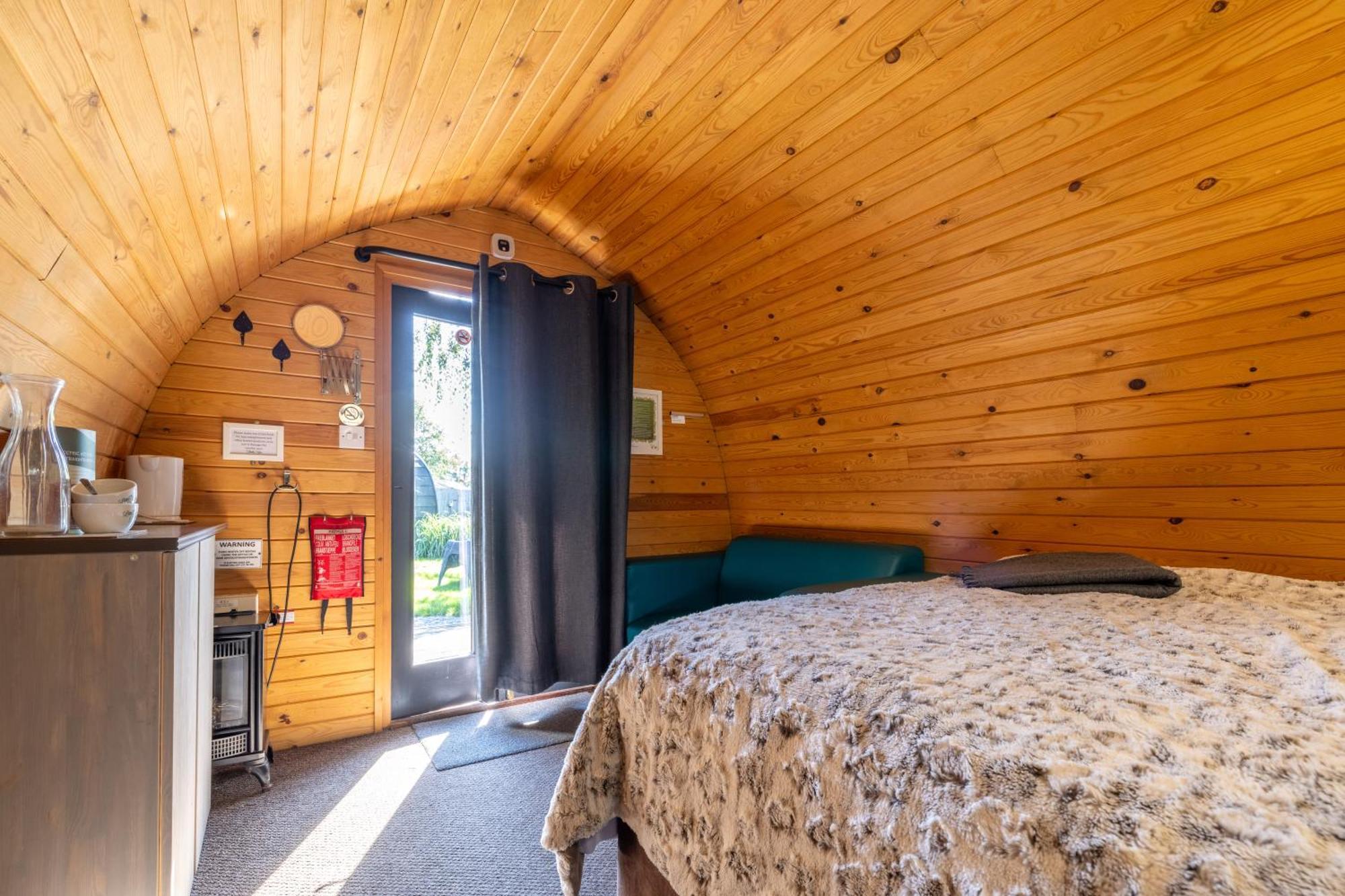 The Little Hide - Adult Only Camping Pods Wigginton  Экстерьер фото