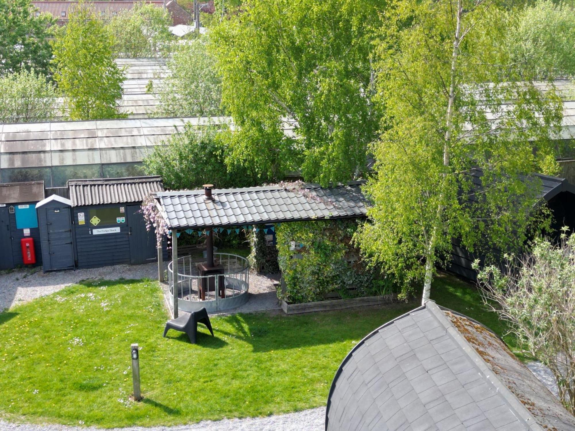 The Little Hide - Adult Only Camping Pods Wigginton  Экстерьер фото