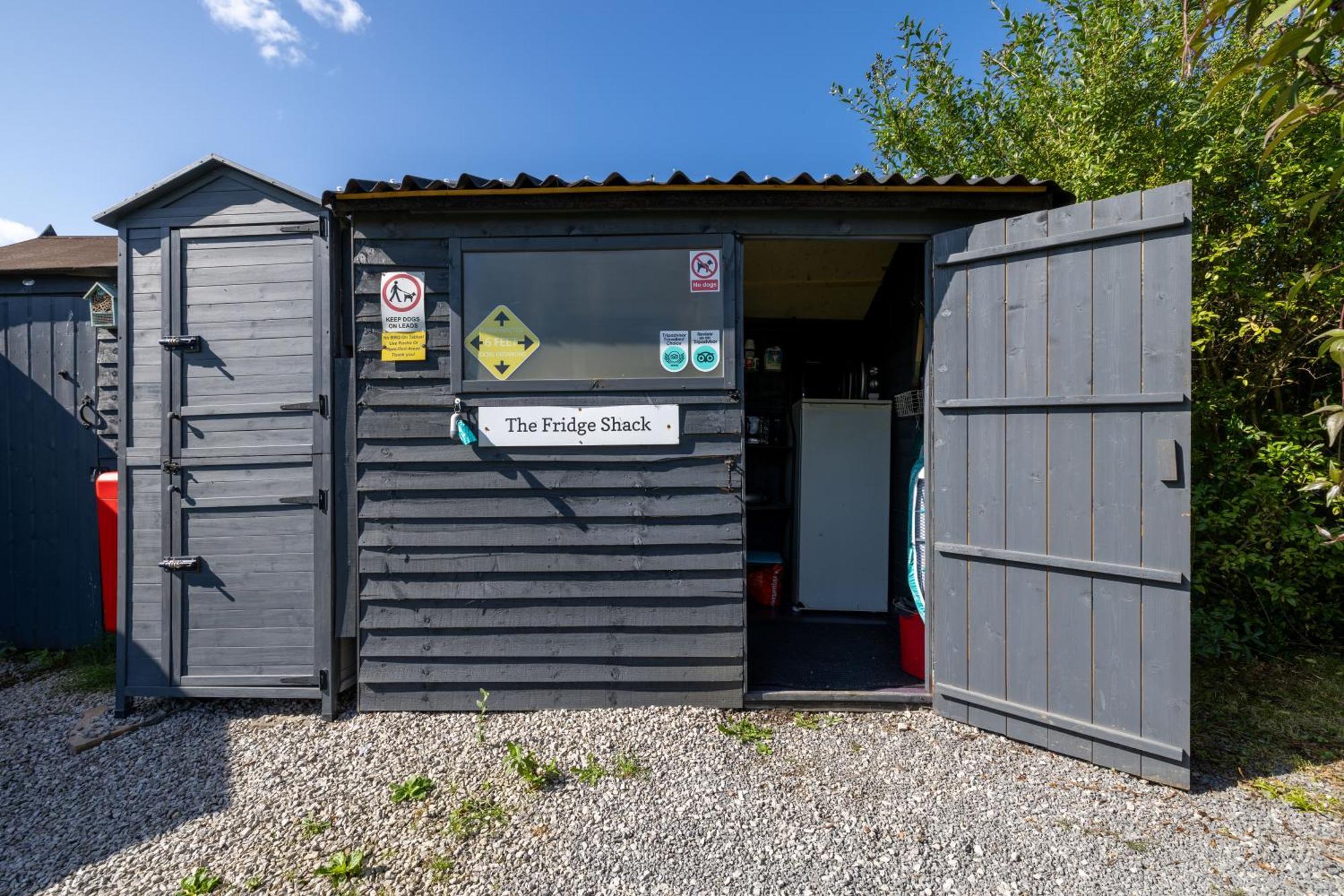 The Little Hide - Adult Only Camping Pods Wigginton  Экстерьер фото